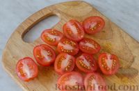 Фото приготовления рецепта: Жареная треска с помидорами и оливками - шаг №5