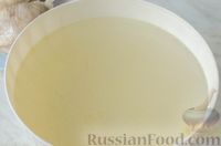 Фото приготовления рецепта: Сырный суп с консервированной фасолью - шаг №4