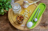 Фото приготовления рецепта: Кабачки, жаренные с соевым соусом и чесноком - шаг №5