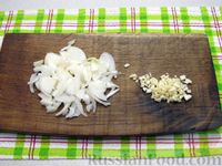 Фото приготовления рецепта: Куриные бёдрышки с картошкой, тушенные в медово-соевом соусе - шаг №11