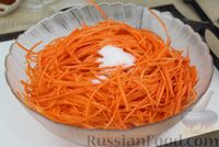 Фото приготовления рецепта: Морковь по-корейски с соевым соусом и кунжутом - шаг №3