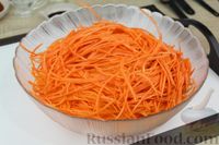 Фото приготовления рецепта: Морковь по-корейски с соевым соусом и кунжутом - шаг №2