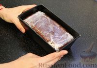 Фото приготовления рецепта: Шоколадный кекс "Чёрный лес" с вишней, ганашем из белого шоколада и глазурью - шаг №28