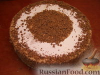 Фото приготовления рецепта: Десерт из творога, с малиной и печеньем - шаг №10