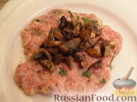 Фото приготовления рецепта: Котлеты "Сюрприз", фаршированные грибами - шаг №7
