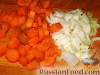 Фото приготовления рецепта: Телятина, тушенная с морковью и горошком - шаг №3