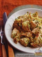 Фото к рецепту: Куриное филе, запеченное с цветной капустой
