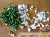 Фото приготовления рецепта: Салат слоеный с морковью, сыром и свеклой - шаг №8