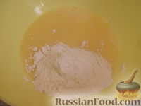 Фото приготовления рецепта: Закусочные оладьи с кукурузой - шаг №2
