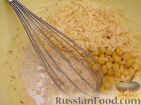 Фото приготовления рецепта: Закусочные оладьи с кукурузой - шаг №6