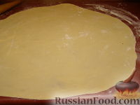 Фото приготовления рецепта: Украинские вареники с вишнями - шаг №5