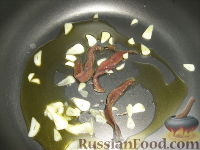 Фото приготовления рецепта: Паста с цветной капустой и тунцом - шаг №2