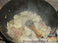 Фото приготовления рецепта: Паста с цветной капустой и тунцом - шаг №3
