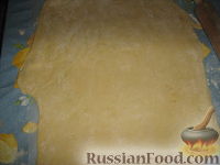 Фото приготовления рецепта: Кулебяка с мясом, грибами и картофелем - шаг №15