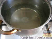 Фото приготовления рецепта: Консервированные огурцы на зиму - шаг №7