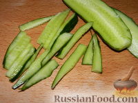Фото приготовления рецепта: Огуречный салат с сыром фета - шаг №2