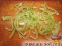 Фото приготовления рецепта: Салат с жареными креветками и пармезаном - шаг №4