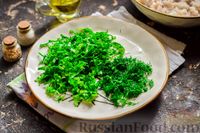 Фото приготовления рецепта: Рыбные котлеты со шпинатом и зелёным горошком - шаг №6