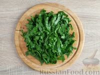 Фото приготовления рецепта: Салат из шпината с ветчиной, огурцами и яйцами - шаг №5