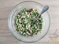 Фото приготовления рецепта: Салат из шпината с ветчиной, огурцами и яйцами - шаг №9