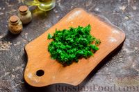 Фото приготовления рецепта: Мясные рулетики с сыром и зеленью, тушенные в сметанно-чесночном соусе - шаг №4