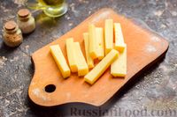 Фото приготовления рецепта: Мясные рулетики с сыром и зеленью, тушенные в сметанно-чесночном соусе - шаг №7