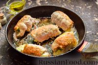 Фото приготовления рецепта: Мясные рулетики с сыром и зеленью, тушенные в сметанно-чесночном соусе - шаг №12