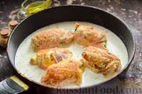 Фото приготовления рецепта: Мясные рулетики с сыром и зеленью, тушенные в сметанно-чесночном соусе - шаг №15