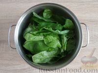 Фото приготовления рецепта: Жареный шпинат с сулугуни - шаг №2
