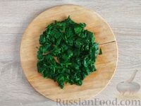 Фото приготовления рецепта: Жареный шпинат с сулугуни - шаг №5