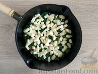 Фото приготовления рецепта: Жареный шпинат с сулугуни - шаг №11