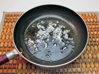 Фото приготовления рецепта: Суп с рисом, мясными фрикадельками и помидорами - шаг №9