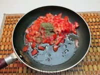 Фото приготовления рецепта: Суп с рисом, мясными фрикадельками и помидорами - шаг №10