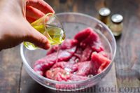 Фото приготовления рецепта: Рулетики из говядины, с оливками и сладким перцем, запечённые в томатном соусе - шаг №4