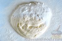 Фото приготовления рецепта: Открытый дрожжевой пирог с луком и беконом - шаг №16
