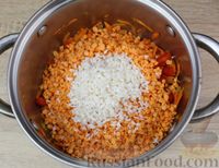 Фото приготовления рецепта: Чечевичный суп-пюре на рыбном бульоне, с рисом и сладким перцем - шаг №12