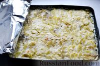 Фото приготовления рецепта: Минтай, запечённый с картофелем и луком, в сливках - шаг №14