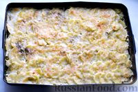 Фото приготовления рецепта: Минтай, запечённый с картофелем и луком, в сливках - шаг №15