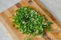 Фото приготовления рецепта: Щи из молодой капусты с луком-пореем - шаг №11