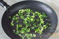 Фото приготовления рецепта: Щи из молодой капусты с луком-пореем - шаг №12
