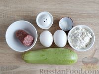 Фото приготовления рецепта: Закусочные кабачковые маффины с колбасой - шаг №1