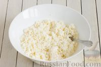 Фото приготовления рецепта: Сырники с манкой (без яиц) - шаг №2