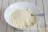 Фото приготовления рецепта: Сырники с манкой (без яиц) - шаг №3