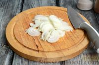 Фото приготовления рецепта: Салат с кальмарами, жареными шампиньонами, луком и яйцами - шаг №11