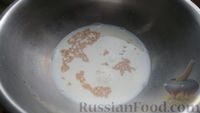 Фото приготовления рецепта: Дрожжевые булочки с шоколадной начинкой, цедрой лимона и имбирём - шаг №3