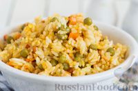 Фото приготовления рецепта: Рис с морковью и консервированным горошком - шаг №8