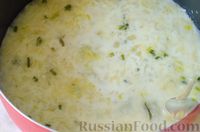 Фото приготовления рецепта: Луковый суп с плавленым сыром - шаг №9