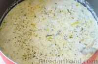 Фото приготовления рецепта: Луковый суп с плавленым сыром - шаг №10