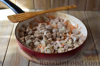 Фото приготовления рецепта: Мясное рагу с консервированной фасолью и болгарским перцем - шаг №7
