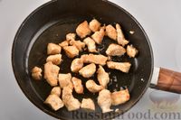 Фото приготовления рецепта: Рагу из куриного филе, с кабачками, молодой картошкой и помидорами - шаг №7